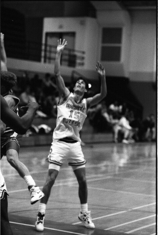 1991 Men's Basketball Action, Southern Oregon at EOSC 19