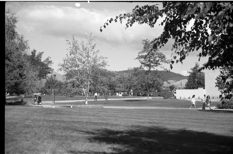 1990 Campus 03