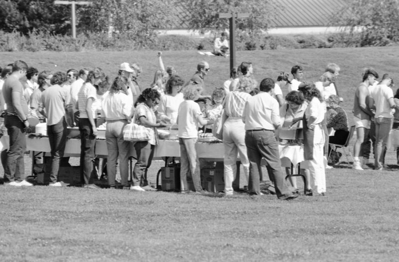 1987 New Student Days, BBQ 06