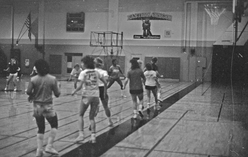 1985 Women's Basketball Practice 03
