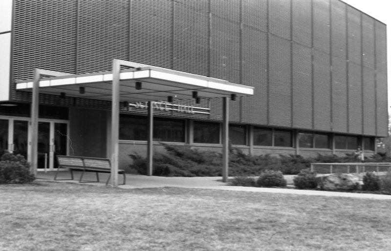 1977 Badgley Hall Entrance 2