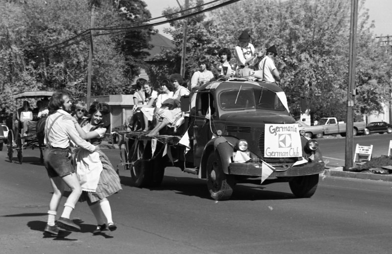 1981 Homecoming Parade, Folk Dancers 03