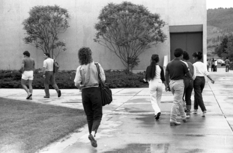 1985 Students, June Outdoor Candid Shots 02