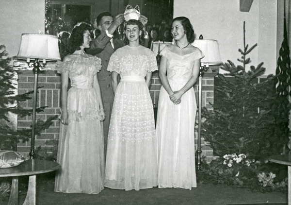 1949 Homecoming Queen 1-2