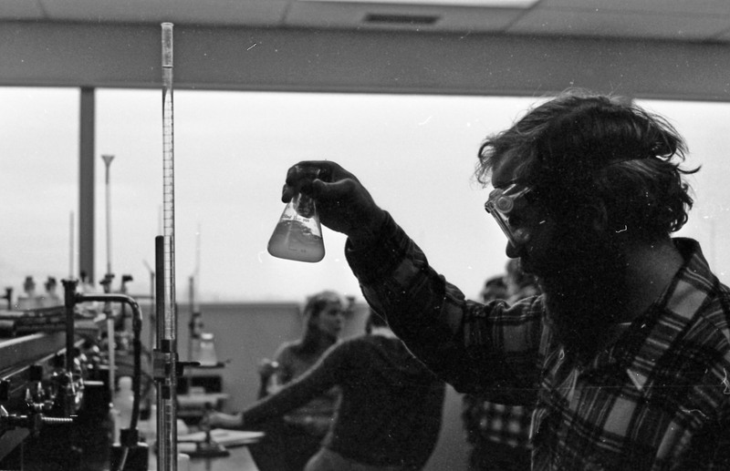 1977 Classroom, Chemistry Lab 06