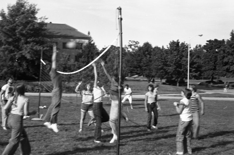 1981 Volleyball, New Students 19