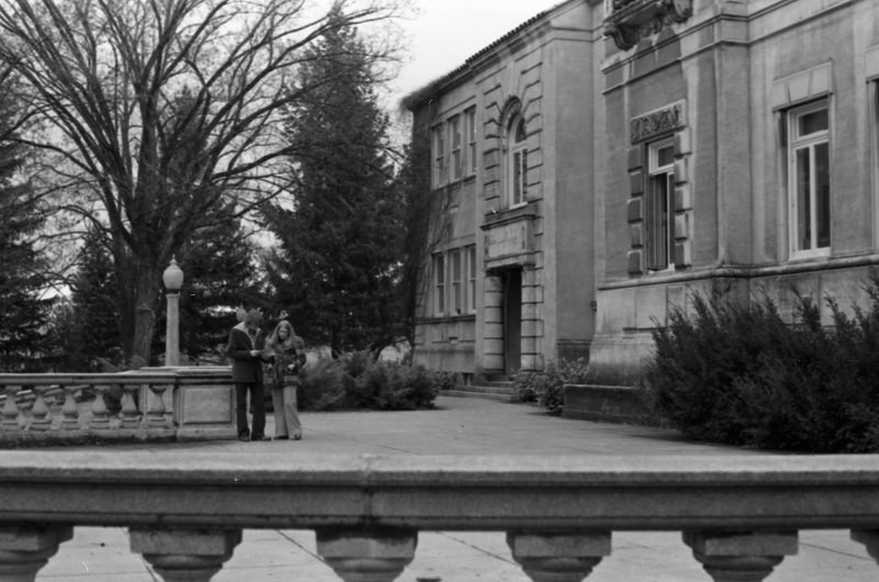 1977 Inlow Hall Entrance 2