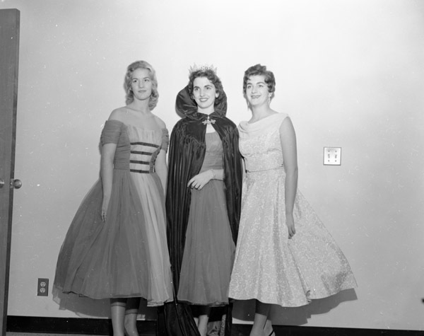 1958 Homecoming Queen 2-1
