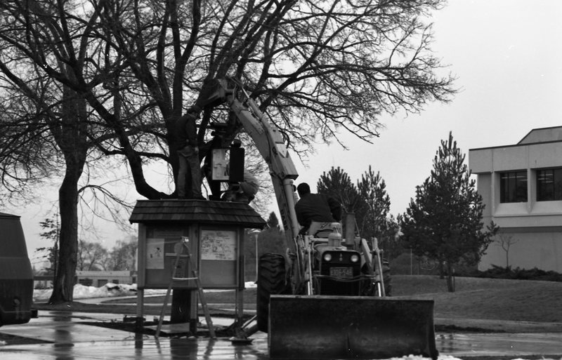 1982 Campus Clock, Installation 12