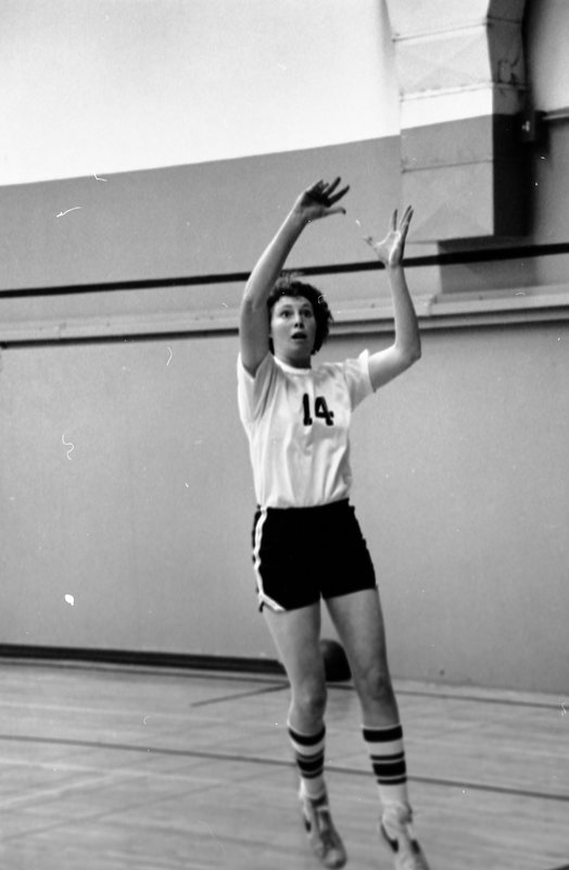 1980 Women's Basketball Players 07