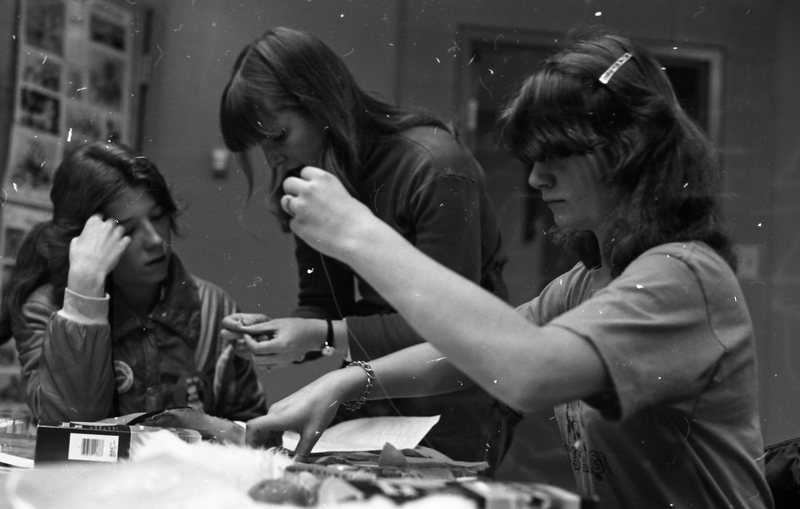1981 Ackerman Elementary Sewing 08