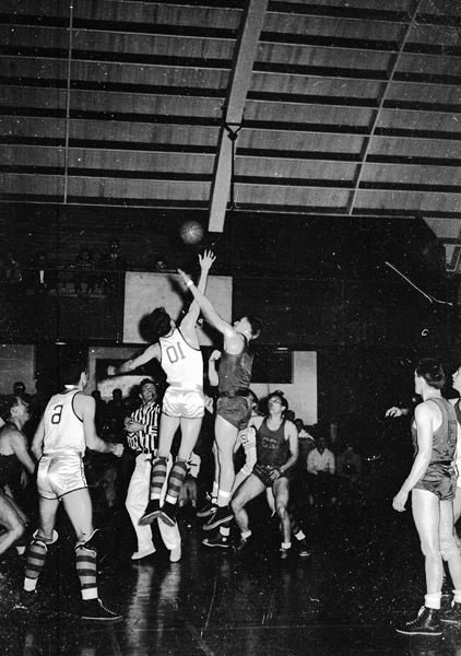 1947-48 Basketball Action 4