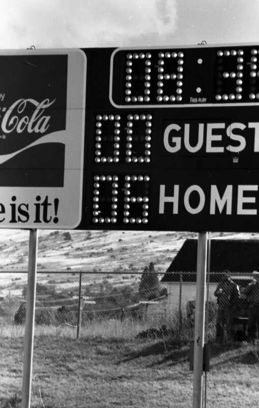 1985 Homecoming, Football Sideline 04