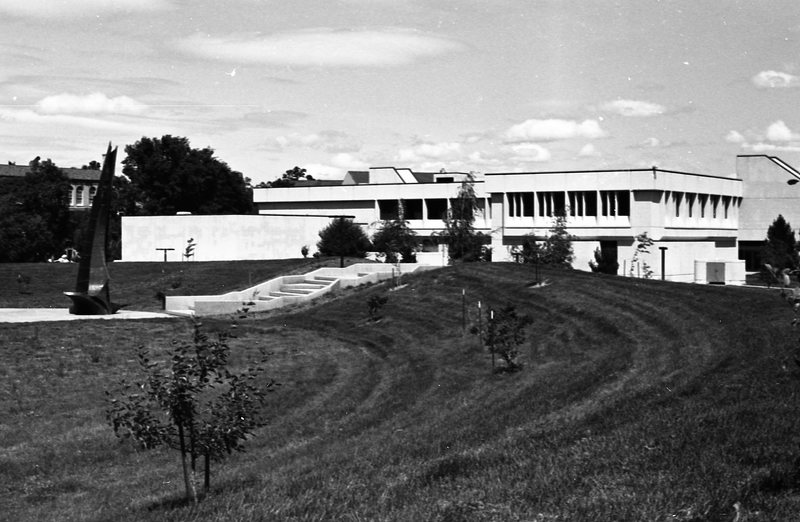1982 Campus, Amphitheater 1-2