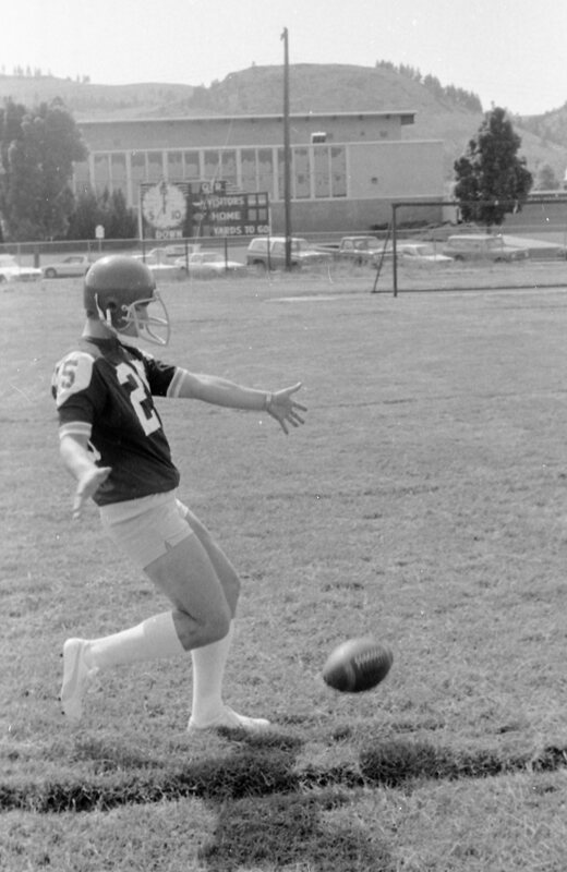 1975 Football Player 03