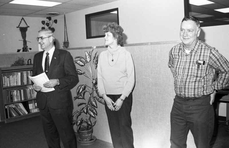 1986 Governor Governor Vic Atiyeh Honors Employee 12
