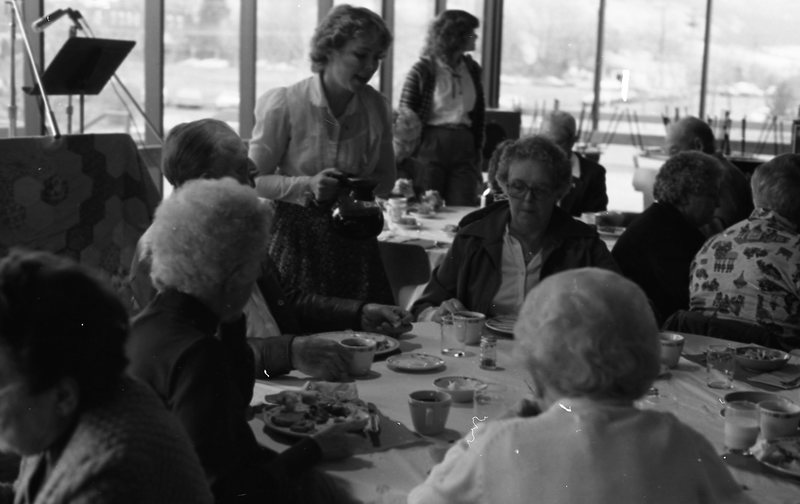 1981 Students Serve Elderly 05