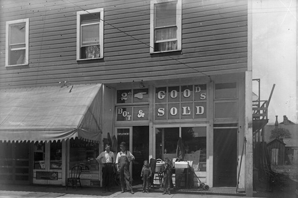 Elgin, 2nd Hand Store