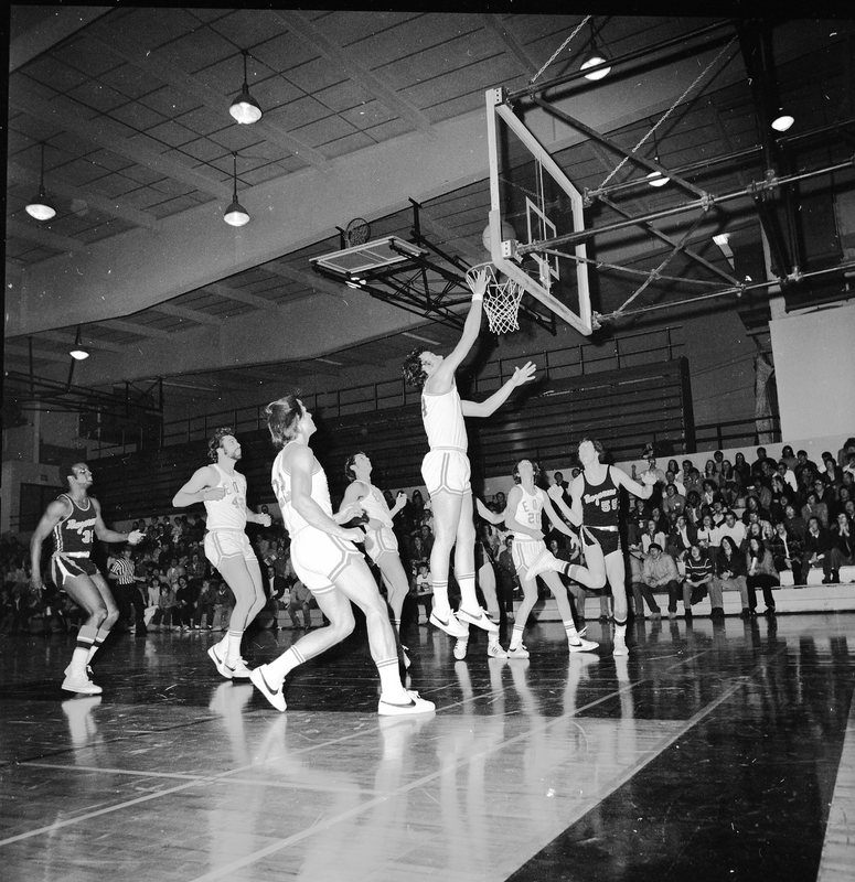 1972 Basketball Action 1-3