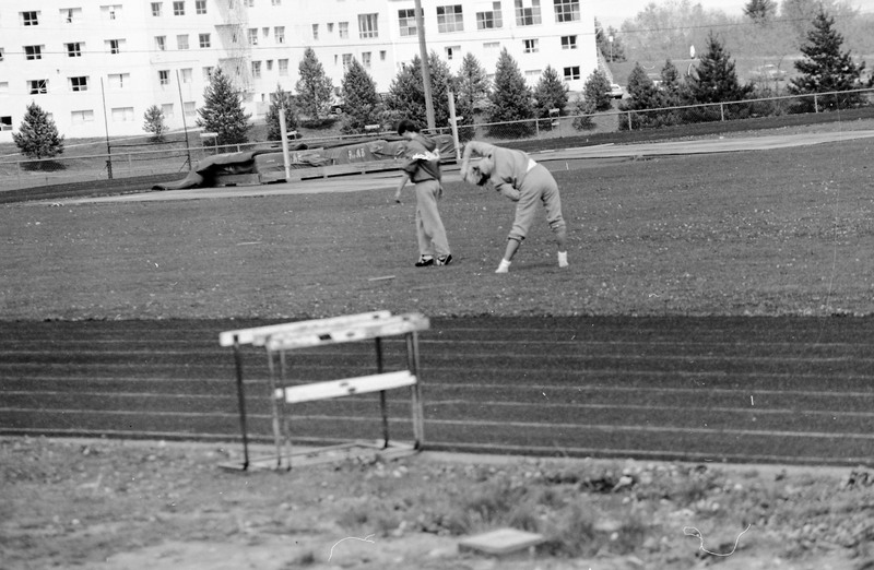1985 Track, Stretching 02