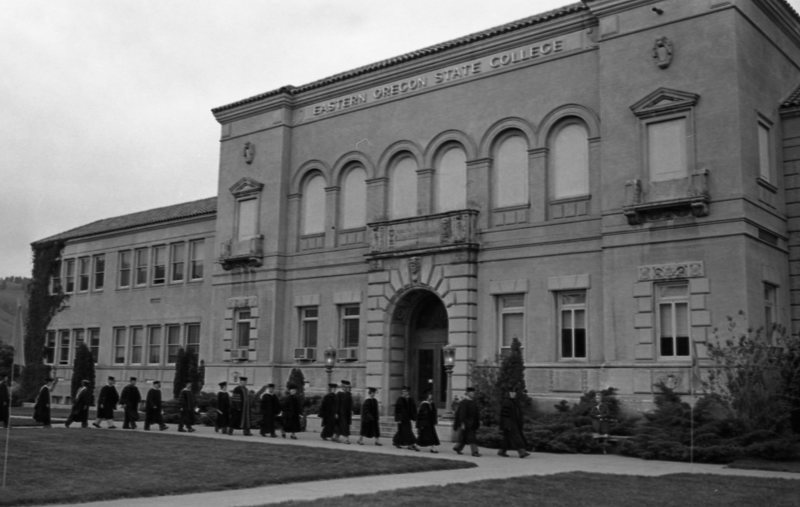 1977 Graduation, Faculty Walk 01