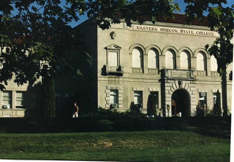 90's Inlow Hall Entrance 4-2