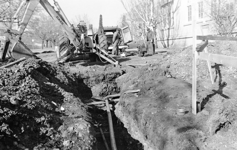 1976 Employees, Hole 1-2