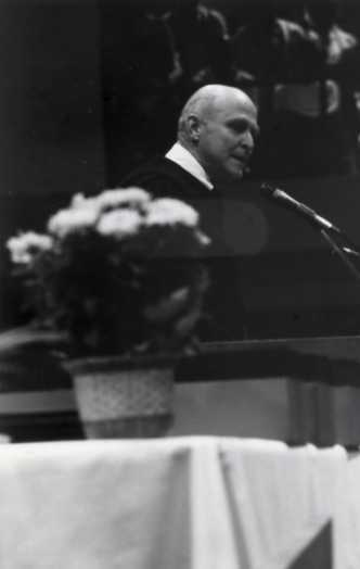 1989 Graduation, Speaker Tom Bartlett 01