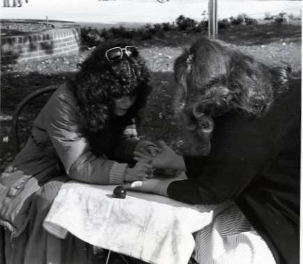 1984 Festival, Palm Reading