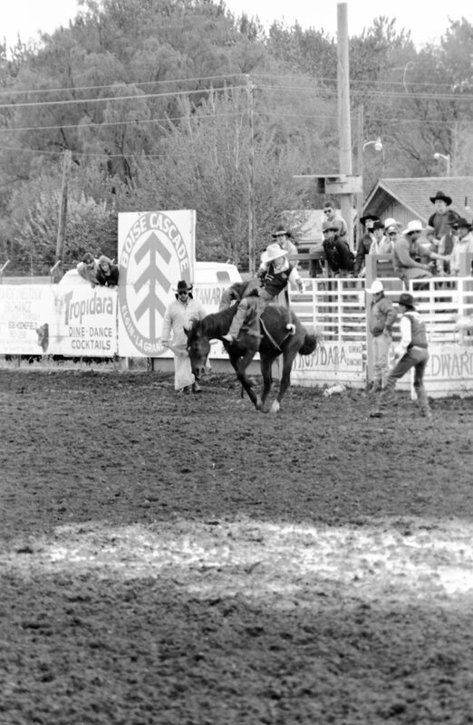 1987 Rodeo, Bronco Riding 02