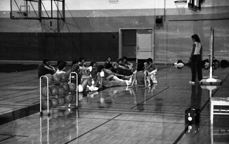 1985 Women's Basketball Coaching 02