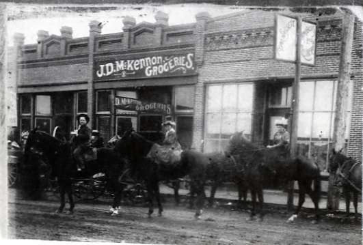 1900+/- Oregon, Street Scene