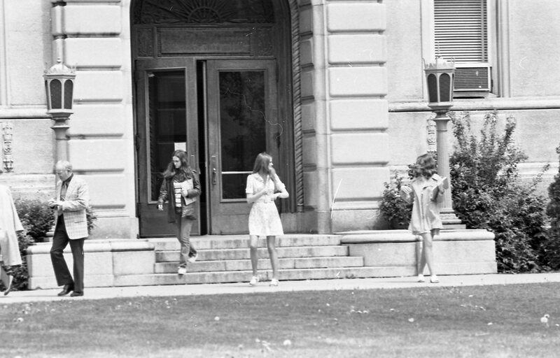 1974 Employees, Walking 04