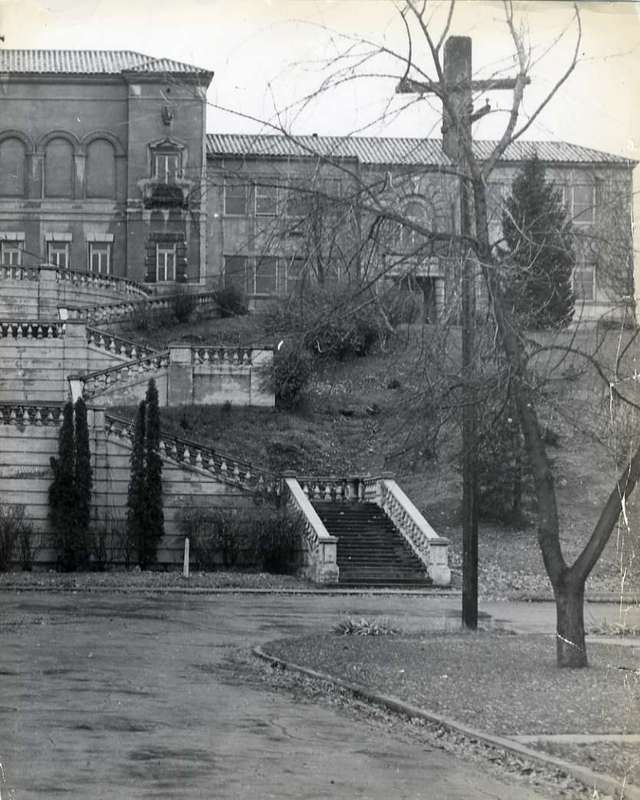 50's Grand Staircase