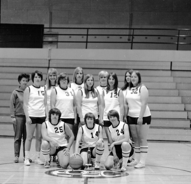 1974 Women's Basketball Team 06