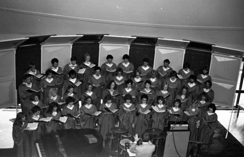 1982 Choir 02