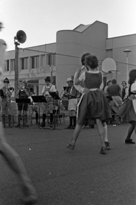 1977 Octoberfest, Folk Dancing 08