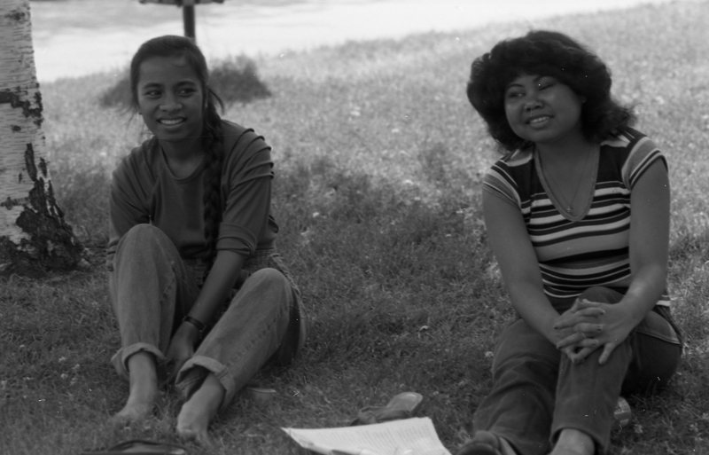 1984 Students, Outdoors, Enjoying Sunshine 01
