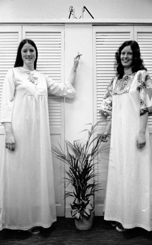 1974 Students, Shopping F 03