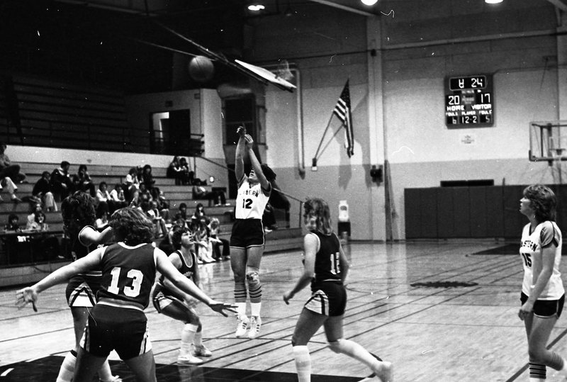 1982 Women's Basketball, EOSC vs. Oregon Tech, Action 09