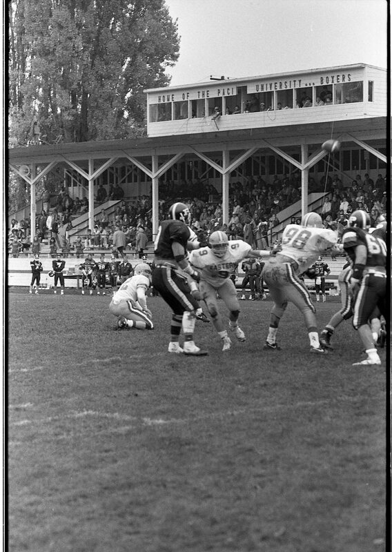1990 Football Action, EOSC at Pacific University 04
