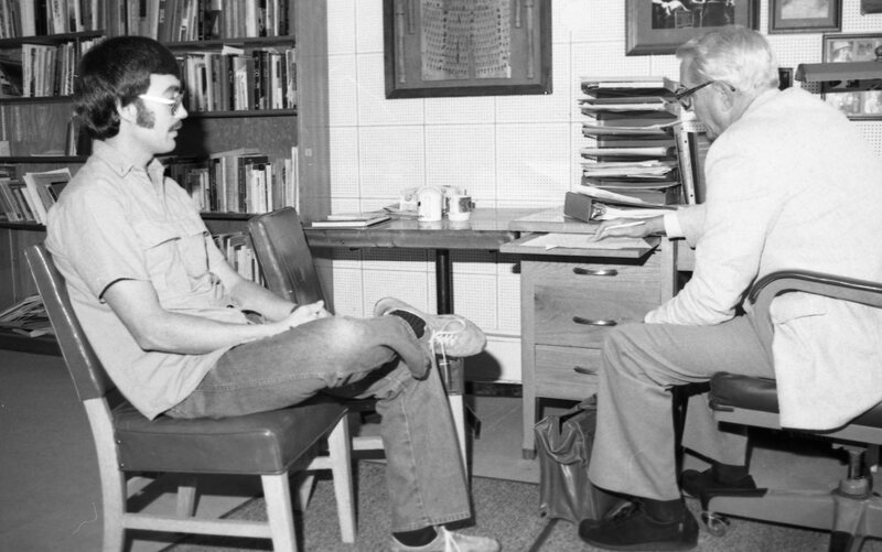 1985 September, Student Consults Professor 03
