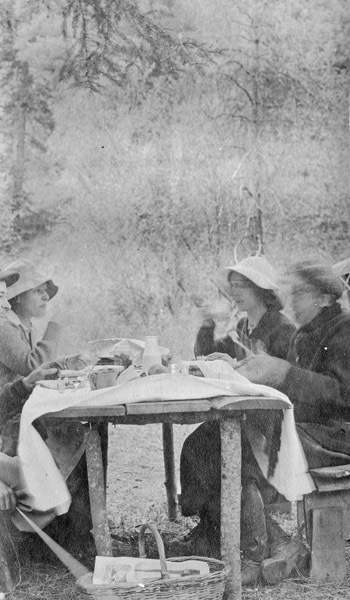 Reuter Group-B, Picnic 2