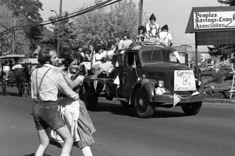 1981 Homecoming Parade, Folk Dancers 04