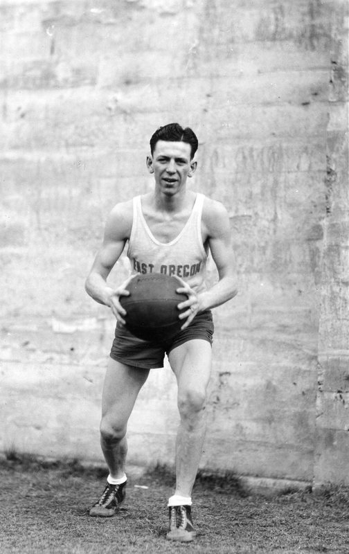 30's Basketball Player 16