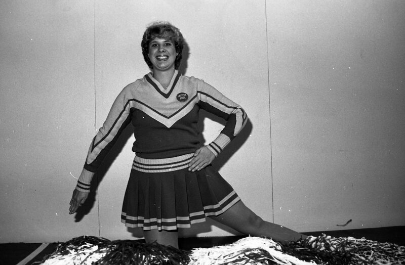 1985 Football Cheerleaders 04