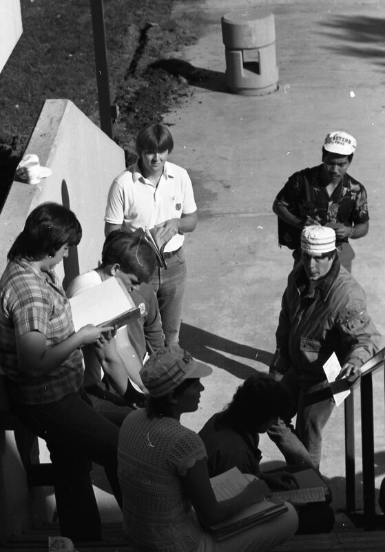 1985 Students, September Outdoor Candid Shots 06