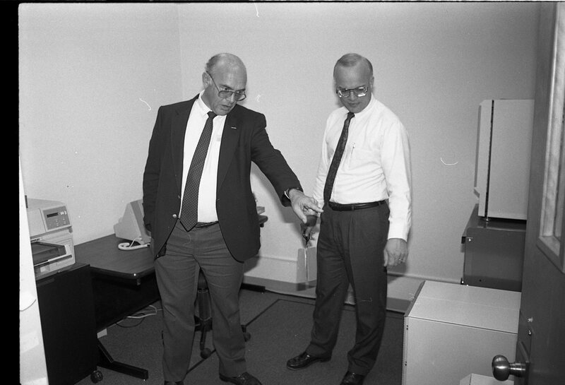 1991 Computer Center Open House, Ribbon Cutting 06