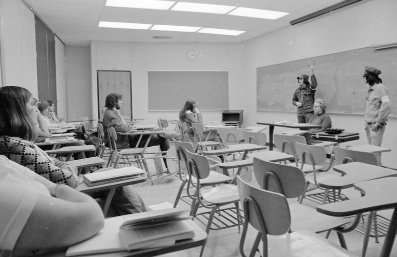 1974 Classroom, Political Science 06