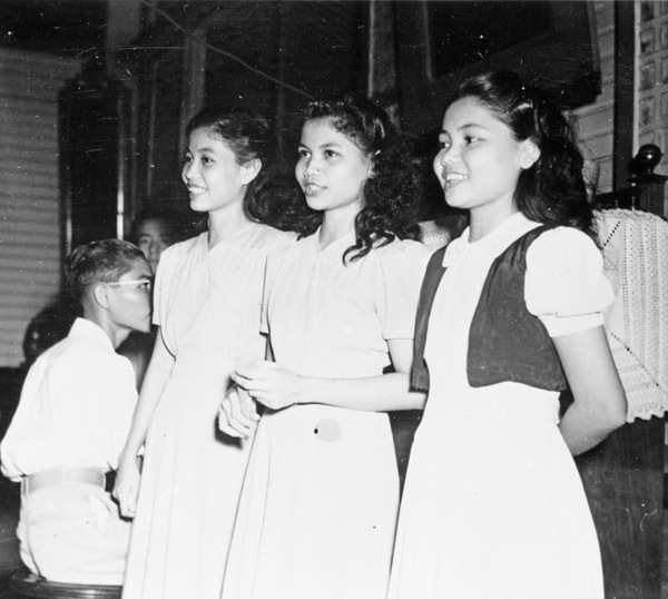 Manila, Filipino Hosts 8